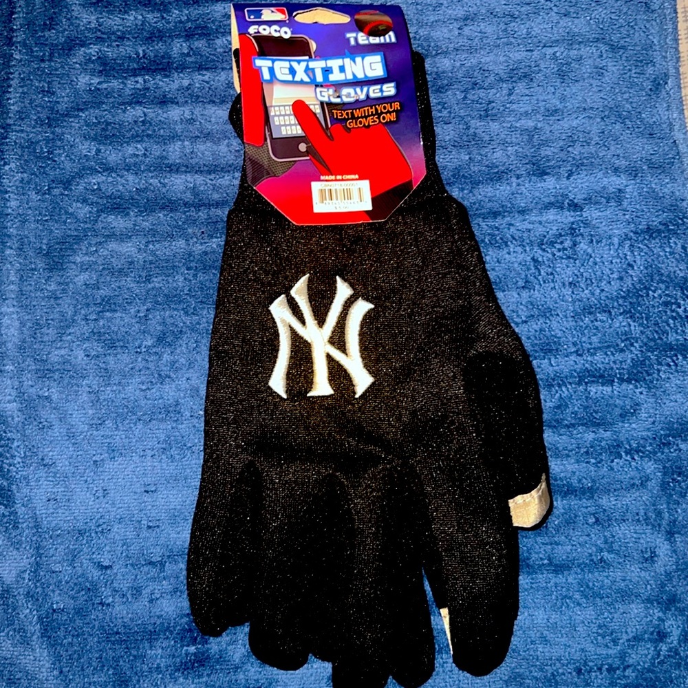 New Baseball texting gloves
